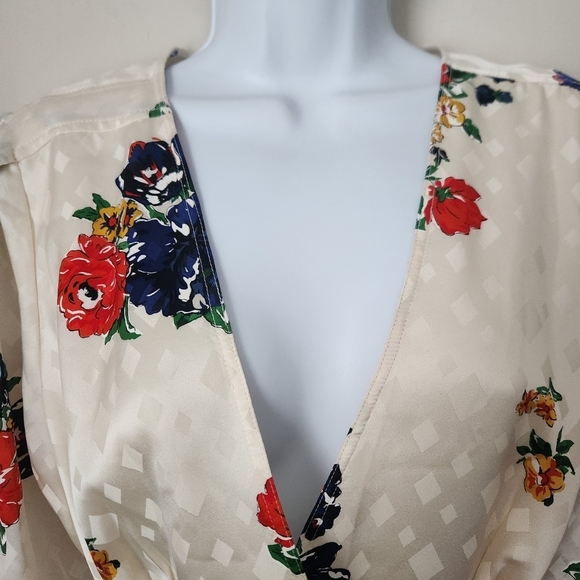Tory Burch | 100% Silk Printed Wrap Dress with Belt in Ivory Tea Rose - Size 8 - Picture 5 of 16